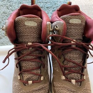 Keen women’s sz. 10 waterproof hiking boots EUC